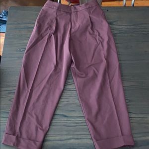 Lululemon Essential Cropped pant sz 6 maroon
